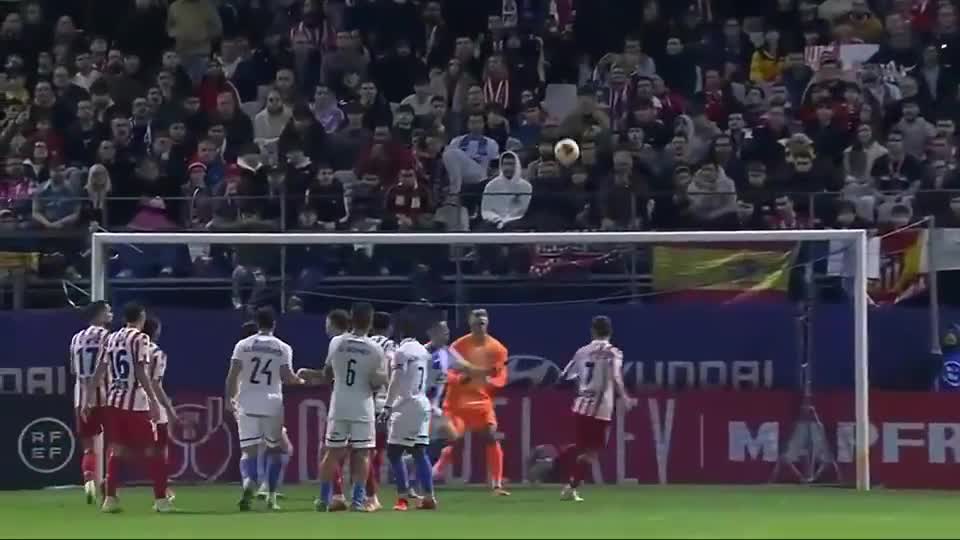 特伦特受伤：皇家马德里的右路危机（特伦特伤停，皇马右路告急）