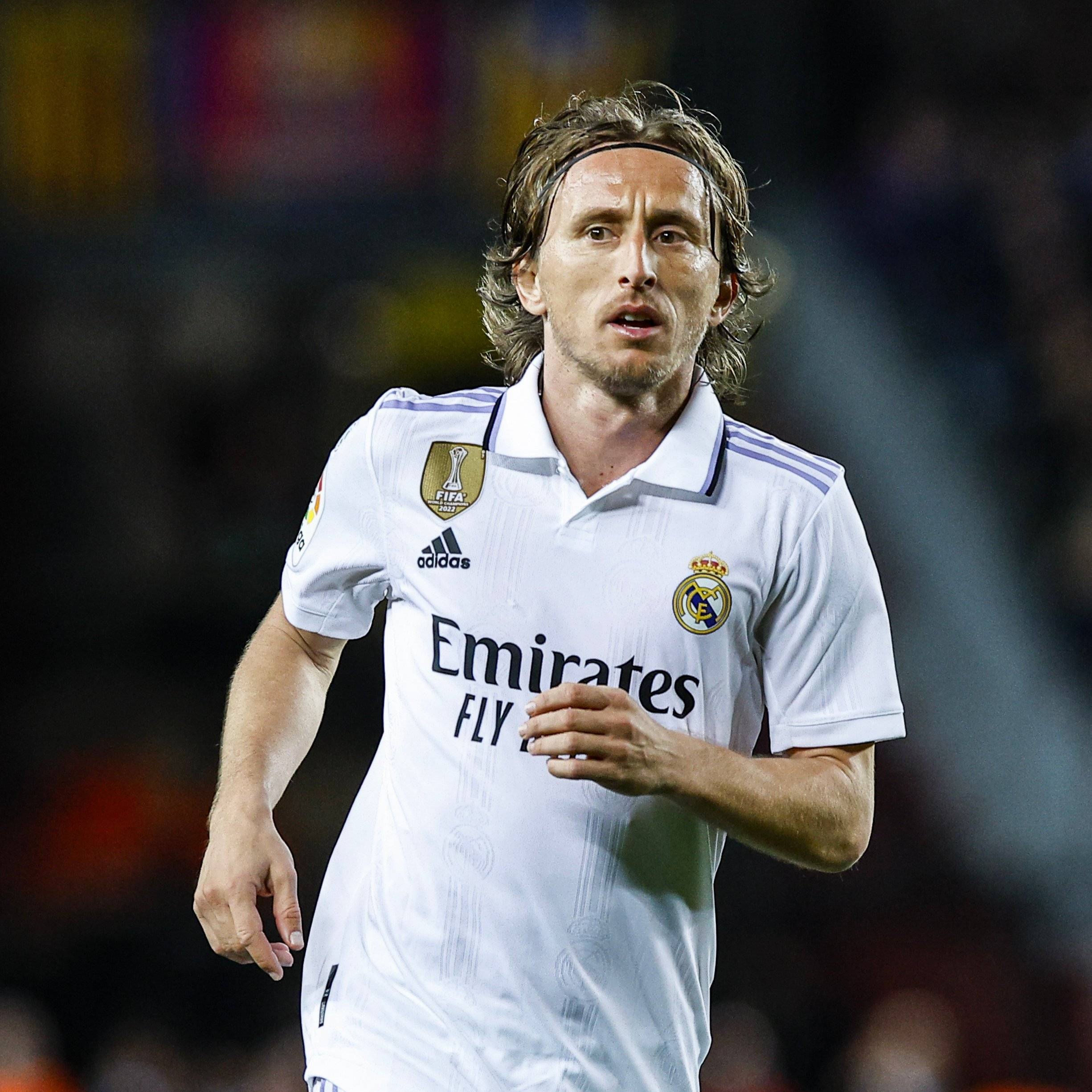 塔拉韦拉后卫：抽到皇马无比激动，最期待与姆巴佩同场竞技（塔拉韦拉后卫：抽中皇马兴奋至极，最盼与姆巴佩同场较量）