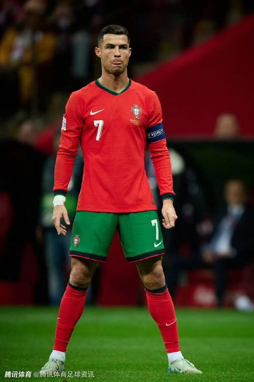 本赛季云南玉昆主场场均观众超2.2万人，带动直接消费2.3亿元（云南玉昆本季主场场均观众超2.2万，直接拉动消费约2.3亿元）