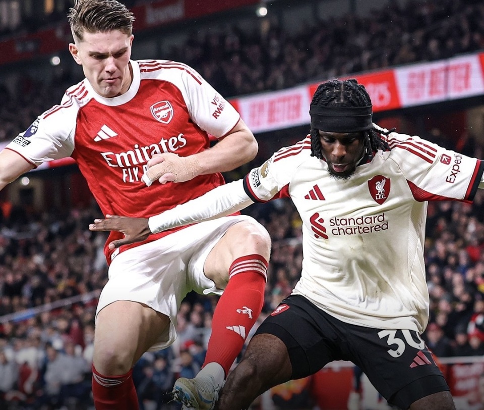 吉鲁帽子戏法助阿森纳3-0胜奥林匹亚科斯晋级欧冠16强（吉鲁戴帽，阿森纳3-0击败奥林匹亚科斯，挺进欧冠16强）