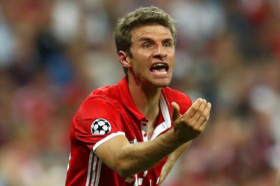 德天空：法兰克福中场乌尊肌肉受伤，预计12月欧冠踢巴萨复出（德媒：法兰克福中场乌尊肌肉受伤，预计12月欧冠战巴萨复出）