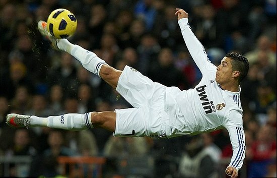 重庆铜梁龙冲超成功，重庆足球时隔4个赛季重返中超联赛（重庆铜梁龙成功升入中超，重庆足球时隔四年重返顶级赛场）