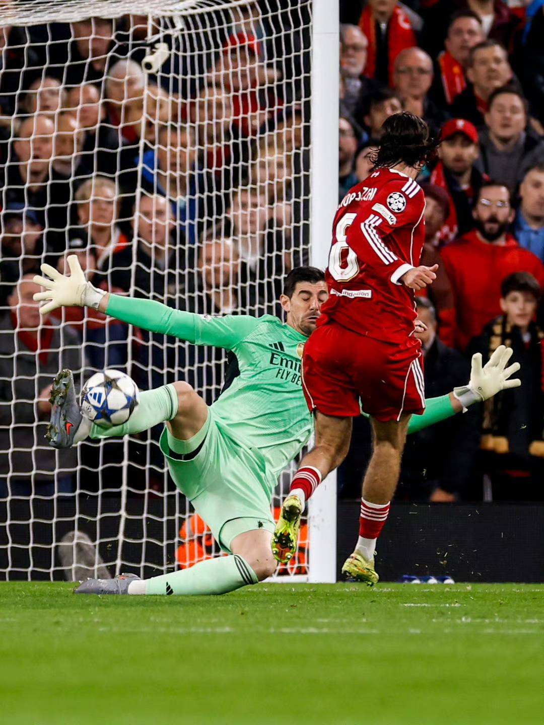 29岁法国女子网球名将转行当“网红模特”，曾因隆胸惹争议（29岁法国女网坛名将转型做网红模特，曾因隆胸手术引发争议）